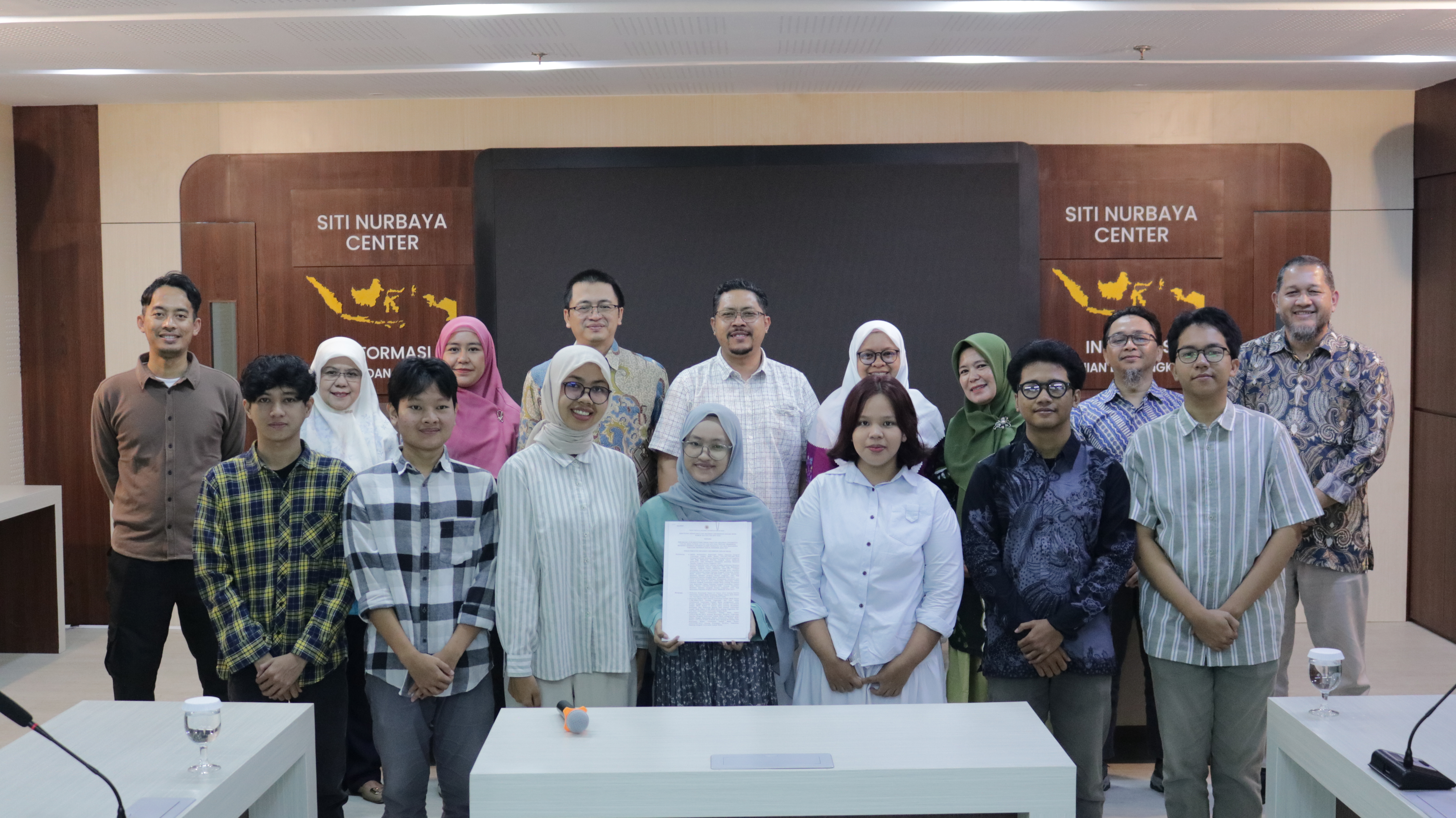 Dukung Keberlanjutan Studi, 12 Mahasiswa Terima Manfaat Beasiswa Sahabat Geo Alumni 97